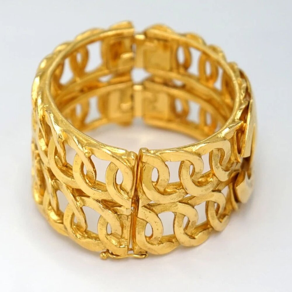 CHANEL CC Logo Cuff Bangle Bracelet 7" Gold Tone 96P Auth w/Box #785-237 - Picture 5 of 8